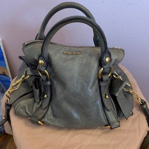 Miu Miu Vitello Lux Bow Satchel Green Leather Pony-style calfskin  ref.1030296 - Joli Closet